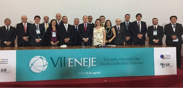 Evento ocorre em Brasília e comemora 15 anos de existência da Escola Superior Eleitoral do TSE