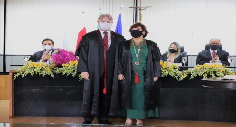 Luzia Nadja Guimarães Nascimento é empossada oficialmente como Presidente do Tribunal Regional Eleitoral do Pará A cerimônia contou com a presença do Governador do Pará e autoridades do judiciário paraense