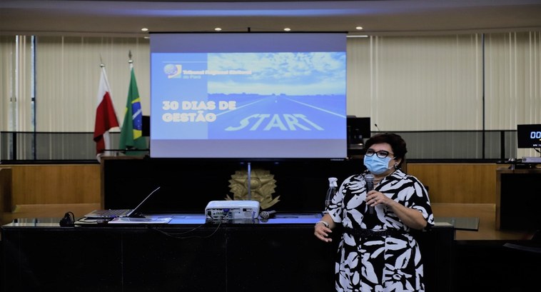 A presidente Luzia Nadja Guimarães, diretor geral, secretários e assessores apresentaram resulta...