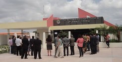 TRE-PA - Autoridades em frente ao cartório inaugurado em barcarena