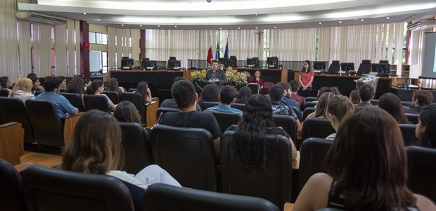 TRE-PA estudantes participam da votação paralela