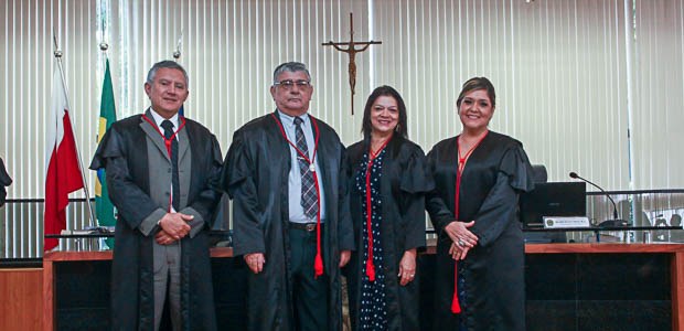 TRE-PA - Posse de Membros Efetivos da Corte Eleitoral Nesta sexta-feira (27), em Sessão Solene o Desembargador Roberto Gonçalves de Moura e a Jurista ...