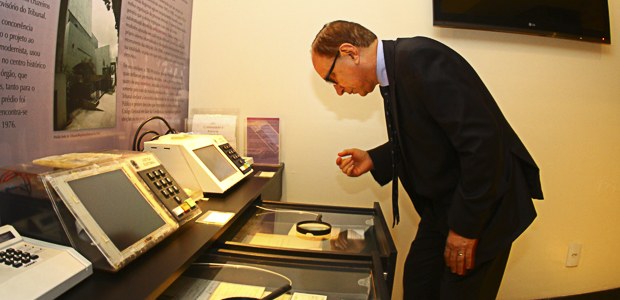 Visita do Presidente do TRE-MA ao Centro Cultural da Justiça Eleitoral do Pará - TRE-PA Presidente do TRE-MA, Desembargador Lourival de Jesus Serejo Sousa, visitou o Centro Cultural co...