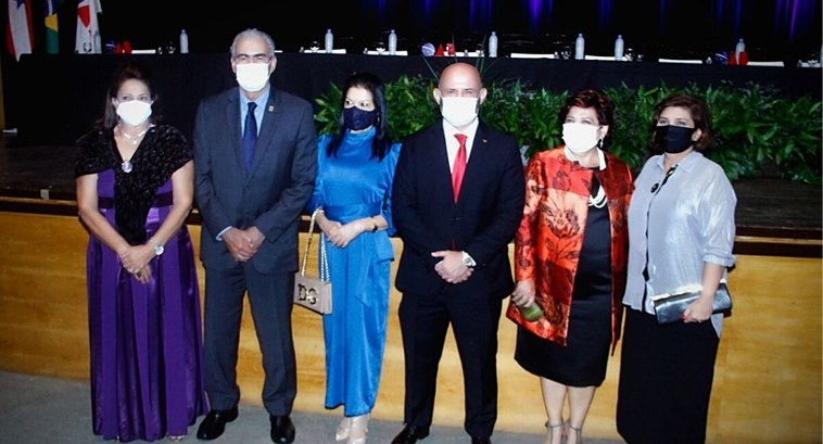 Desembargadora Luzia Nadja Guimarães Nascimento integrou a mesa da cerimônia de posse realizada ...