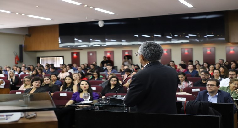 Com auditório lotado de lideranças partidárias e da sociedade civil, o evento chamou atenção par...