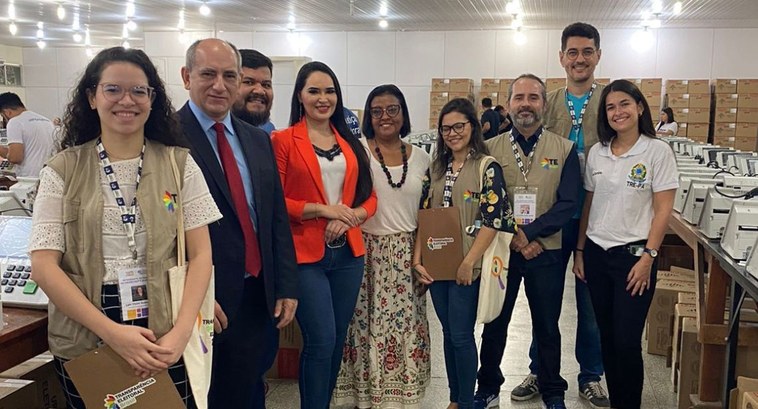 TRE do Pará recebe observadores eleitorais durante a preparação das urnas eletrônicas para as Eleições 2022 A comitiva acompanhou a carga das urnas eletrônicas e observou todos os procedimentos no depósit...