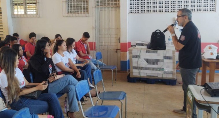 TRE e OAB Pará levam palestra e urna eletrônica a estudantes Atividades foram desenvolvidas pelo programa Eleitor do Futuro em Dom Eliseu, sudeste do estado