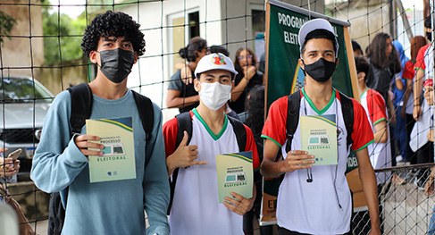 TRE Pará-Eleitor-do-futuro-Augusto-Meira Alunos da Escola Augusto Meira recebem Programa Te Liga Jovem do TRE do Pará.